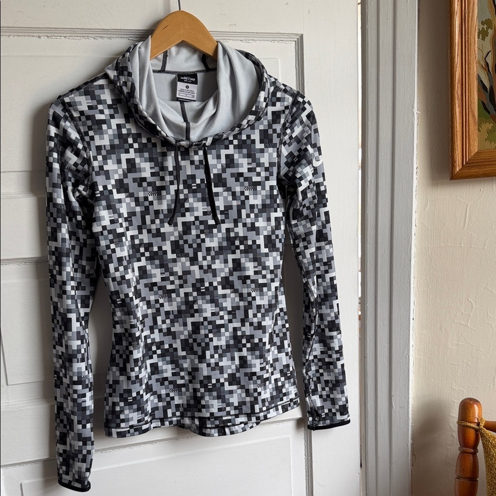 Nike Pro Dri-Fit Glitch Pull Over Hoodie Never Worn Thumb Holes Black & White S